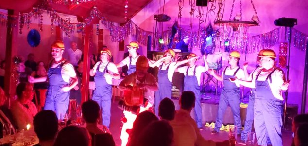 Die Bauarbeiter des Thronrat's.