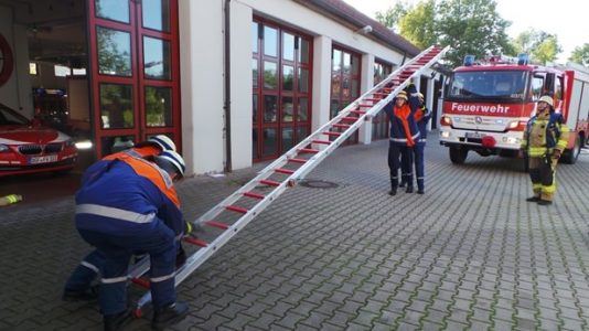 Übung mit der Steckleiter – jede Sekunde zählt.