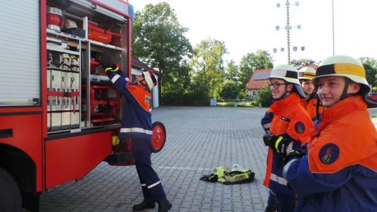 Viel Spaß bei der Jugendfeuerwehr – auch beim ordentlichen Aufräumen.