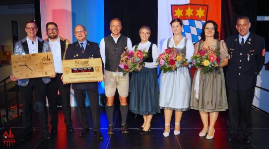 Geschenke für die Vereine und Blumen für die Frauen.