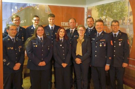 Der Kommandant gratulierte zu Beförderungen und weiteren Dienstjubiläen.